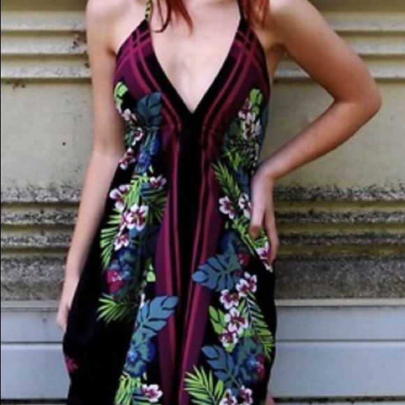 Floral Handkerchief Dress, perfect for vacation!🌺 - Picture 2 of 4